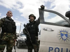 Grozljivo! Streljanje pri šoli: otroci v strahu kričali in bežali, med starši zavladala panika