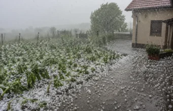 Arso izdal opozorilo zaradi toče: Preverite, kje je trenutno največja verjetnost za njen nastanek (FOTO)