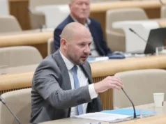 Minister Vrtovec na dopustu: Zdaj veste, kaj je moja izbira (FOTO)