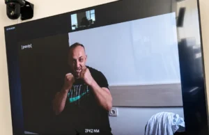 Oče osmih otrok Aleš izsiljeval samohranilko, na sodišču pa še zagrozil tožilcu