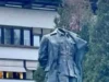 Janšev sosed zaradi odrezane Titove glave prejel obtožnico