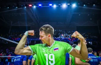 Revanša za Pariz, slovenski odbojkarji lovijo zmago proti Poljski in pot do kolajne