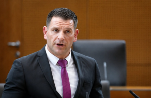 »Vi ste največje zlo, kar se je zgodilo slovenski politiki! Sram naj vas bo!« Po objavi o delavcih se je vsul oster odziv