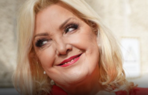 Snežana Đurišić SE SKINULA, obukla minić jedva prekrije međun0žje: Svi gledaju i krste se… Snežo, zar ti priliči, stara dlakava maca ispala? (Foto)