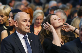 Poglejte, kako so Urško Bačovnik Janša in Janeza Janšo sprejeli v Turčiji, udeležujeta se posebne večerje (FOTO in VIDEO)