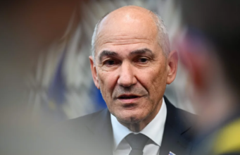 Oglasil se je premier Janša, izključitev Grimsa obžaluje: Tretjič ni bilo mogoče