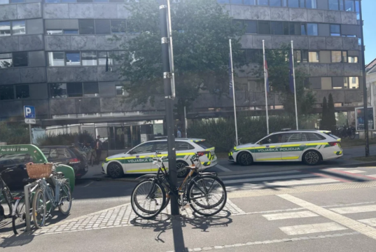 Ekskluzivno: vojaška policija vkorakala v prostore RTV Slovenija! Imamo pojasnila, kaj se dogaja