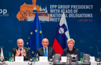 Po izključitvi Branka Grimsa se je oglasila Romana Tomc, iskreno pove, da dobiva številne grožnje, dodala sliko z Janšo in Webrom