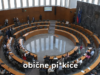 »Pi*kice so tu, obične pi*kice« To so besede, ki so odmevale po parlamentu, ker je poslanec pozabil izključit mikrofon – komu so bile namenjene? (VIDEO)
