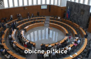 »Pi*kice so tu, obične pi*kice« To so besede, ki so odmevale po parlamentu, ker je poslanec pozabil izključit mikrofon – komu so bile namenjene? (VIDEO)