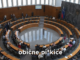 »Pi*kice so tu, obične pi*kice« To so besede, ki so odmevale po parlamentu, ker je poslanec pozabil izključit mikrofon – komu so bile namenjene? (VIDEO)
