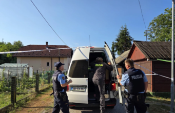 Nevarni Hrvat pri Uršnih selih napadel dva policista in jima odvzel orožje! Za talca vzel invalida (FOTO)