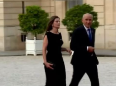 Poglejte, kako sta Janez Janša in Urška Bačovnik Janša prišla na slavnostno večerjo, v torek predsednika vlade čaka še parada (FOTO in VIDEO)