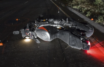 Iz bolnišnice sporočili žalostno vest, motorist (43) je umrl