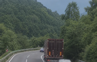 »Glej kmeta z Audijem«: Slovenec čez polno črto, nato pa šok (VIDEO)