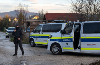 Pri Moravčah naj bi ustrelil nekdanjo ženo in se z orožjem zaprl v hišo, nato so ga našli mrtvega