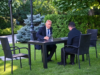 Janša in Zelenski iz oči v oči: segla sta si v roke, nato pa sedla za skupno mizo (FOTO in VIDEO)