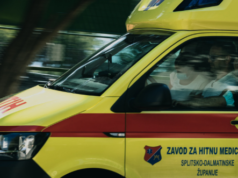 Otrok se je utopil na dvorišču družinske hiše pred očmi članice družine