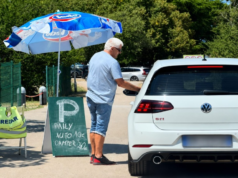 Parkirnine so šle v nebo: toliko boste poleti plačali na slovenski obali, Bledu in hrvaškem Umagu