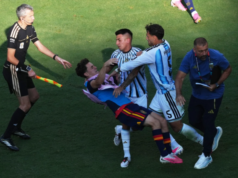 Argentinec povzročal kaos na igrišču: izgubil finale SP, nato obračunal z dvema Špancema (VIDEO)