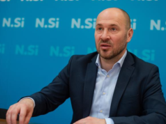 Minister pokazal sliko z dopusta, sledil pa je pravi linč: »Kje so vaše nočne izmene?« (FOTO)