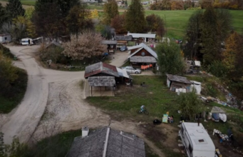 Na dan prihajajo nove podrobnosti rušenja v romskem naselju Brezje-Žabjak, hiška naj bi bila edini dom 19-letne nosečnice