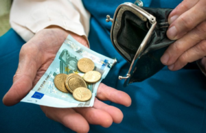 Letni dodatek za upokojence: zakaj nekateri prejmejo manj?