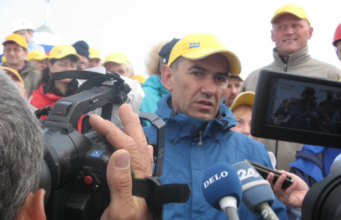 Poletni tabor SDS se začenja, pogled že usmerjen v vročo politično jesen