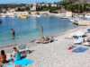 Slovenca na Krku postala pravi spletni hit: Poglejte, kaj vse sta potegnila iz kombija in postavila na plaži (FOTO)