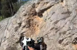 Poglejte, kaj je počel na cesti pri Primoštenu: eni navdušeni, drugi besni (VIDEO)