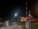Skoraj prišlo do tragedije! Na železniškem prehodu so se zapornice dvignile, ko je vlak šele prihajal: »Nekdo bi lahko izgubil življenje« (VIDEO)