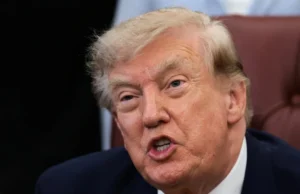 Potem ko je zamenjal vrh vojske, Trump z bizarnim sporočilom išče »ustvarjalne in nekonvencionalne« vojaške ideje