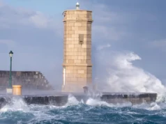 Velika iskalna akcija v Velebitskem kanalu: sredi neurja izginili štirje mladi, dva našli (VIDEO)
