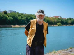 Leto in pol starega otroka nosila Drava, ljudje snemali! Iz vode ga je rešil 81-letni Mariborčan Furgula