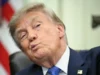 Trump spet zadremal sredi sestanka, zdravnik: »To je znak, da del možganov propada« (VIDEO)