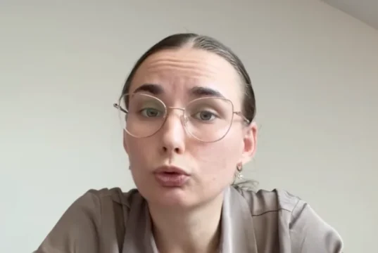 SDS-ovka Karin kritizirala slovenski vplivnici: »Bomo videli, kdo si je novelo zakona zares prebral« (VIDEO)