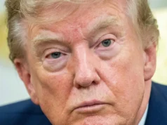 Trump spet grozi: »Če se bo Oman vmešal, jih bomo (…) bombardirali« (VIDEO)