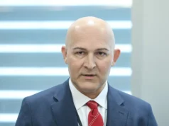 Minister Rončević potegnil zavoro, ustavil je razpis za nacionalno platformo umetne inteligence