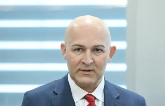 Minister Rončević potegnil zavoro, ustavil je razpis za nacionalno platformo umetne inteligence