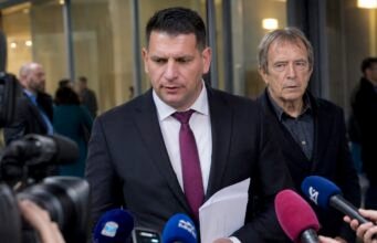 VIDEO IN FOTO: VEČ KOT 53.000 PODPISOV ZA ODSTOP STEVANOVIĆA! Pobudnik Miha Brejc presegel vsa pričakovanja – pritisk vse večji na Stevanovića
