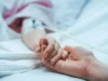 Umrla štiriletna deklica Anna, pri tem okužila še 10 sorodnikov