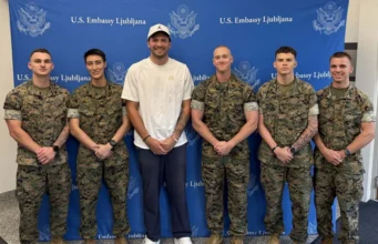 Kakšen sprejem za Dončića! Na ameriški ambasadi ga je pričakal odred marincev: »Malo je ljudi, kot je Luka« (FOTO)