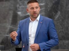 VIDEO: Reberšek jasno in glasno: “Tujec, ki pride v Slovenijo, se mora naučiti našega jezika in sprejeti našo kulturo!”