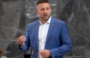 VIDEO: Reberšek jasno in glasno: “Tujec, ki pride v Slovenijo, se mora naučiti našega jezika in sprejeti našo kulturo!”