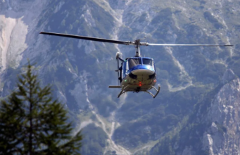 Gorska nesreča na območju severne stene Triglava, 47-letnico odpeljal helikopter