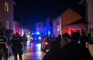 Skrivnostna “ženska v črnem” prestrašila prebivalce: posredovala je tudi policija