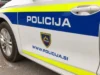 Dramatičen incident v Škofji Loki: 22-letnik naj bi napadel policiste, ti uporabili strelno orožje
