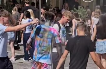 Prvi šolski dan v Mariboru se je sprevrgel v kaos: jajca letela v policiste, moka in dekle, ki je izgubilo zavest