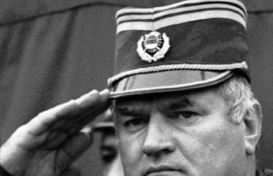 Razkrita skrivnost prstana generala Mladića: na prvi bojni črti ga je uporabljal za to