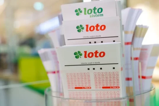 Nekdo v Sloveniji je zadel ogromen dobitek – poglejte, kje je bil vplačan srečni listek